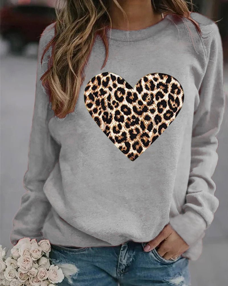 Clara - Sweater with Leopard Heart Print