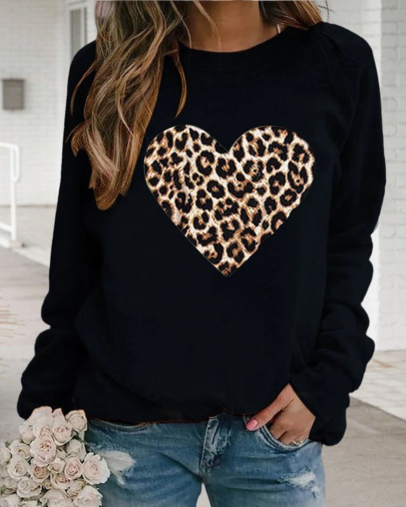 Clara - Sweater with Leopard Heart Print